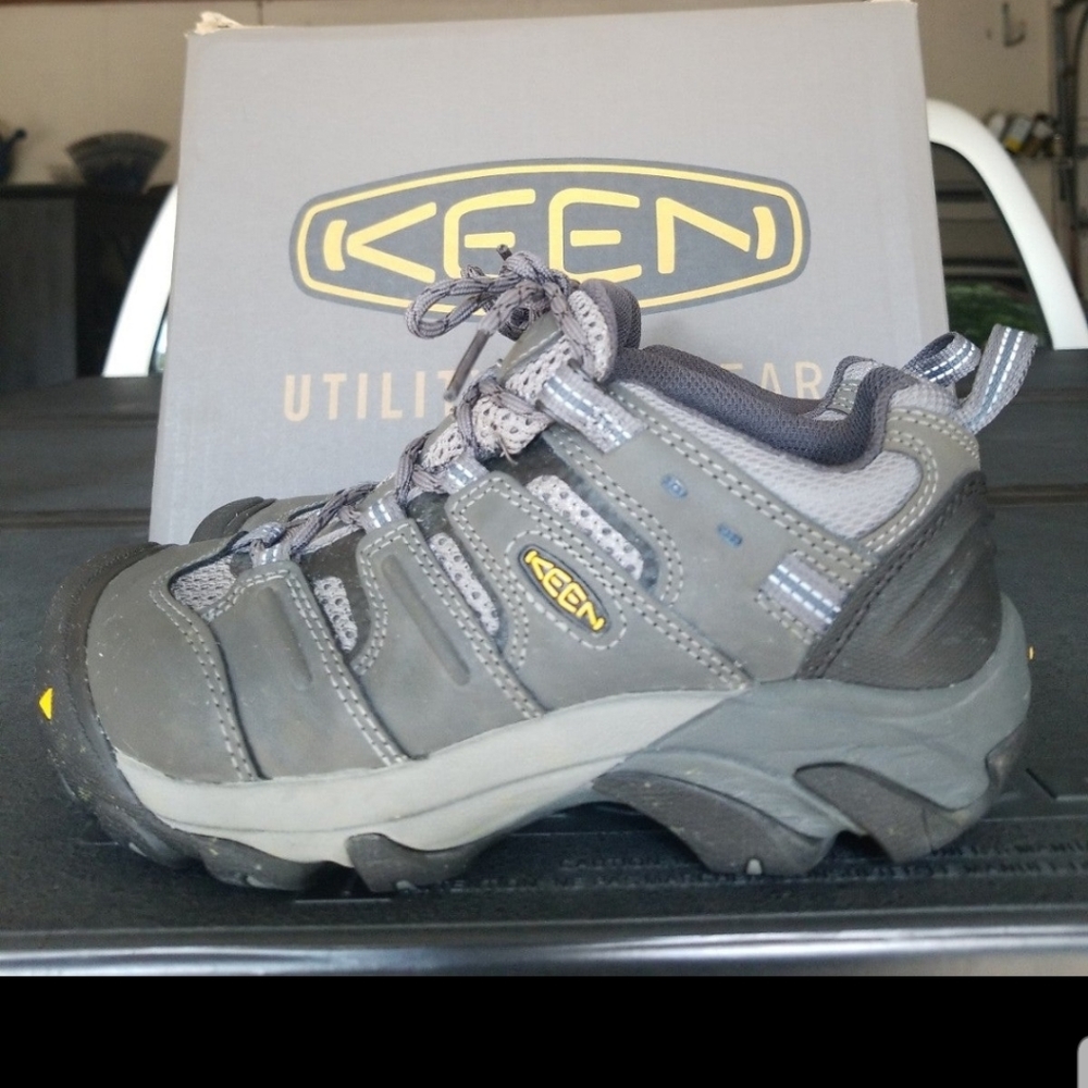 Womens KEEN work shoe